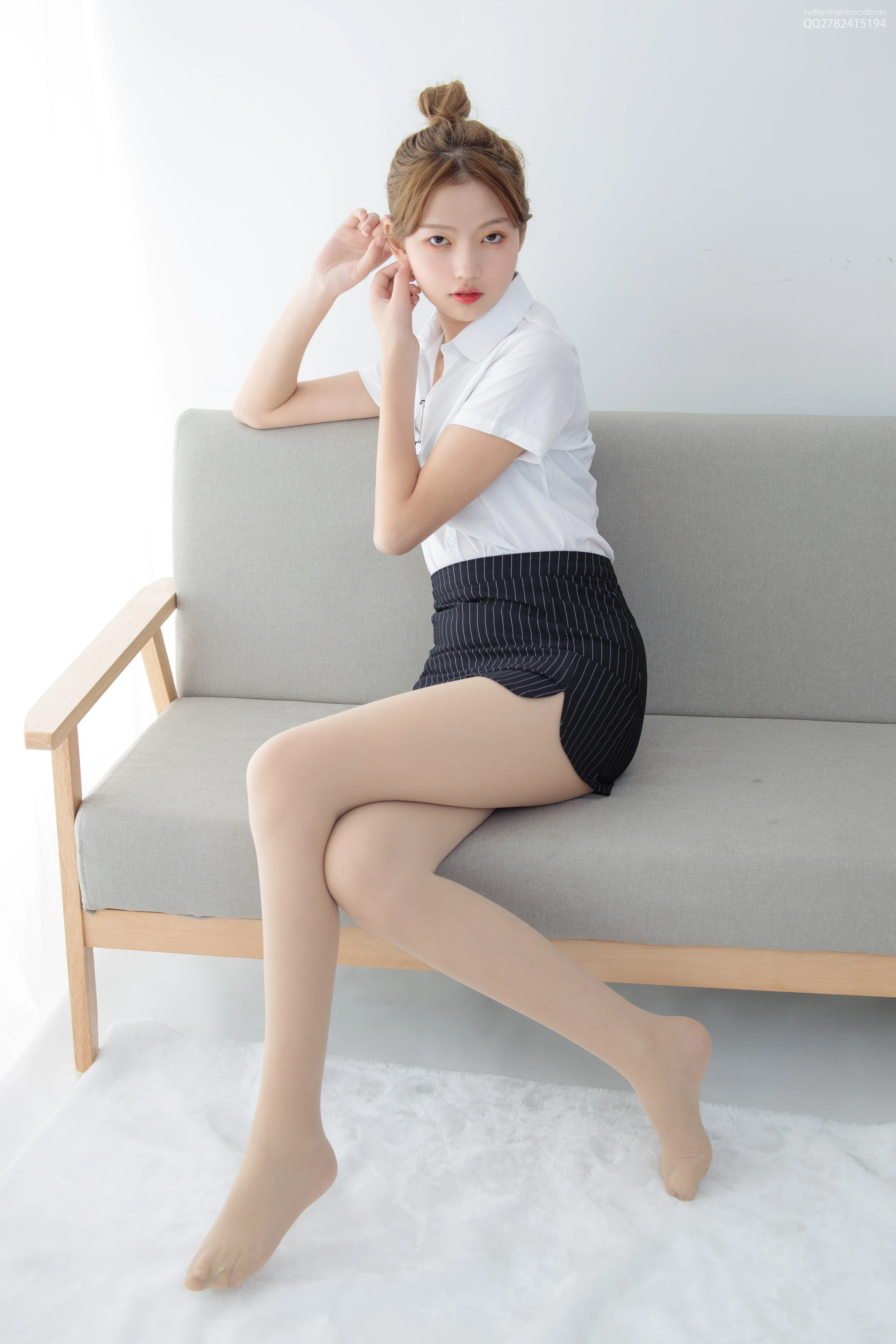 森萝财团 JKFUN-037《OL一定要搭配眼镜》50D肉丝 [63P 1V]插图2